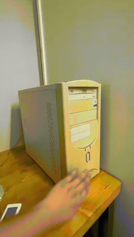 남편의 20년된 컴퓨터.gif