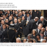 尹대통령, 바이든과 나란히 英여왕 장례식 참석..조문록 작성