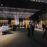 [펌] 윤석열이 머무는 호텔 앞에서 캐나다 교민들 시위 중