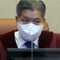 헌재 국감서 ''접대 의혹' 이영진 재판관 징계하라'