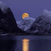 노르웨이 보름달 사진
