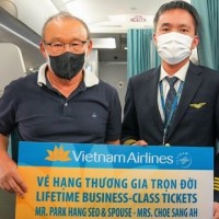 '베트남 영웅' 박항서 감독, 베트남 항공 평생 비즈니스 티켓 받았다