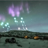 노르웨이에서 펄쳐진 밤하늘의 우주쇼.jpg