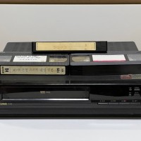 VHS 비디오 테이프 디지털 복원 중입니다