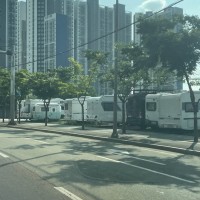 캠핑카들이 죄다 점령한 무료주차장