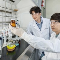 LG디스플레이·LG화학, 전량 수입하던 OLED 핵심 소재 `국산화` 성공