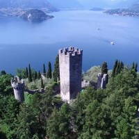 이탈리아 호수의 유령 조각품.jpg