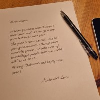 산타가 딸에게 간밤에 손편지를 써줬더군요..