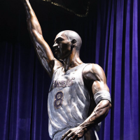 코비 브라이언트 동상이 공개 되었네요.