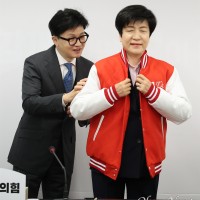 빨간 점퍼가 잘 어울리는 '김영주 의원'.jpg